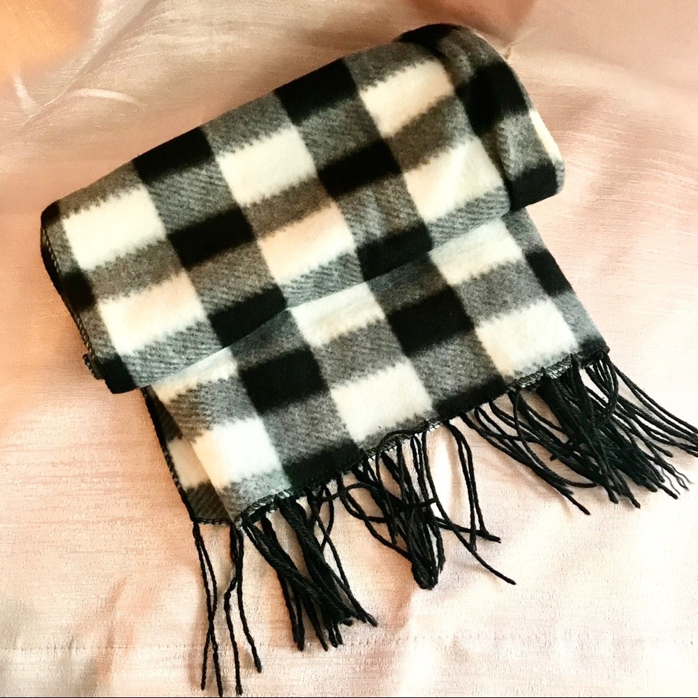 Fiore B&W Plaid Scarf with Fringe
